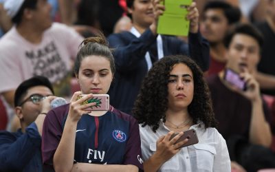 Scrolling, statistik og sidespor: Supporterens digitale verden i 2026